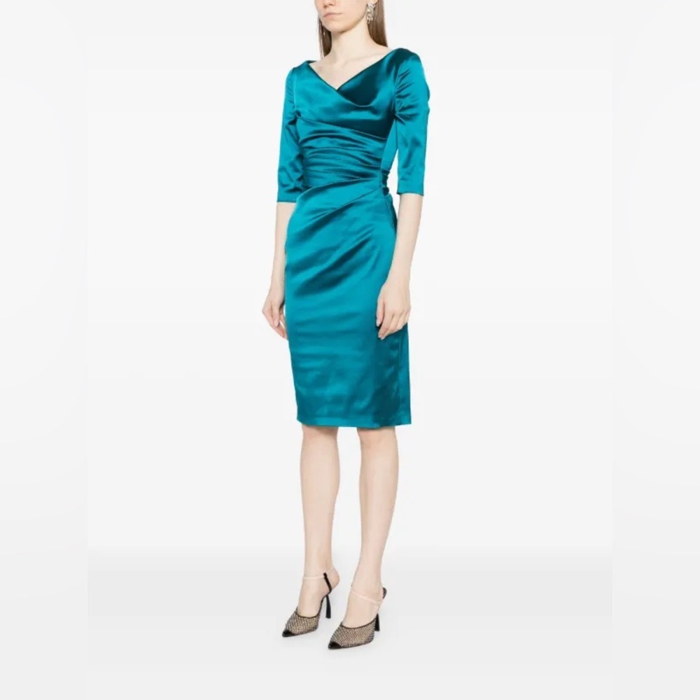 Talbot Runhof
V-neck cocktail dress